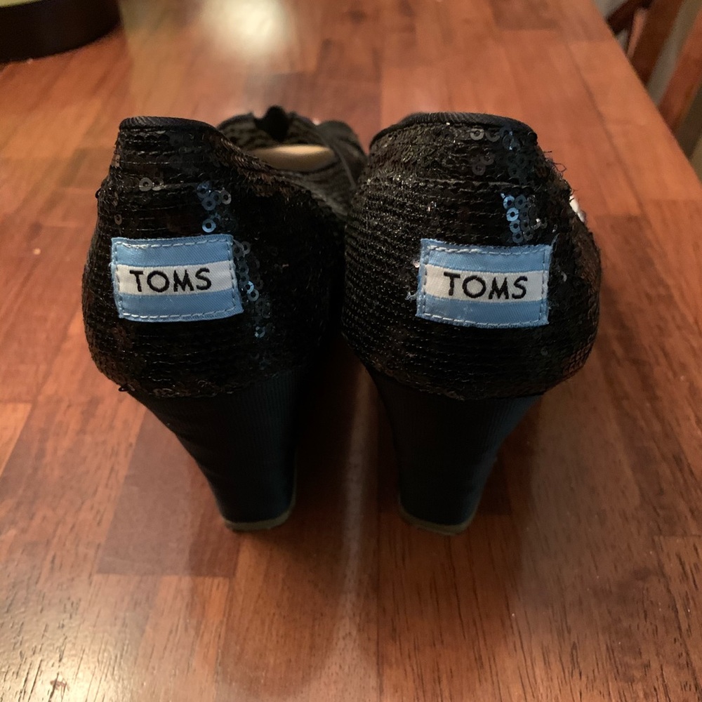 Toms women’s dress shoes with 2 inch heel